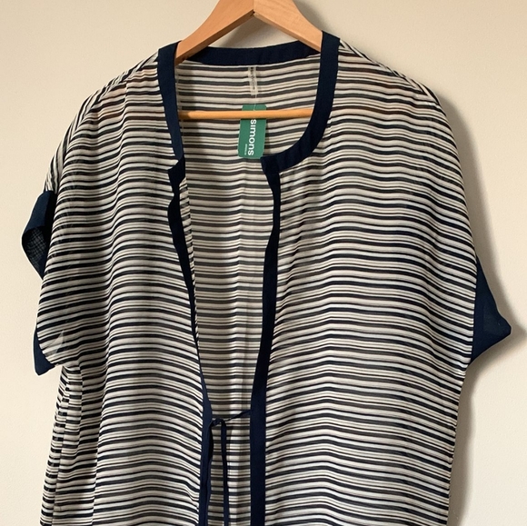 Blouse. Lightweight materials. Brand new. Size S - Picture 1 of 7